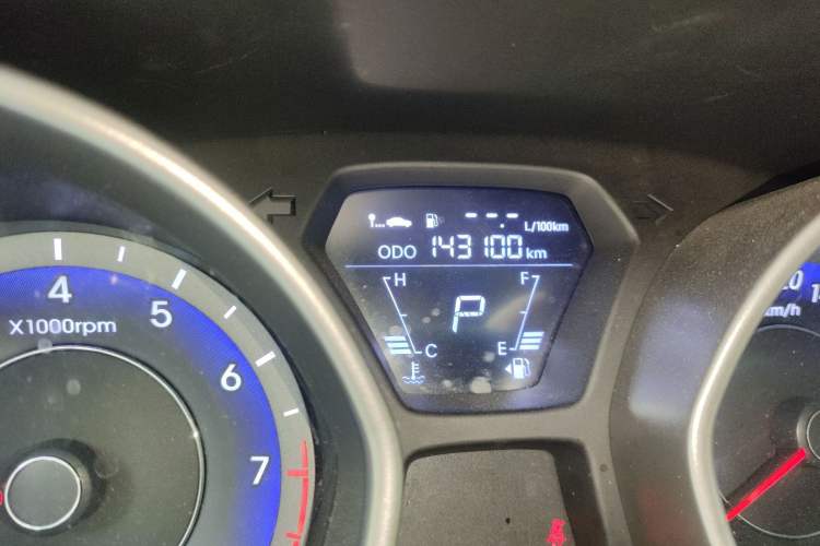 Used Hyundai Elantra (5th Generation / Langdong) 2016 1.6L Automatic Smart Version Odometer Close Up