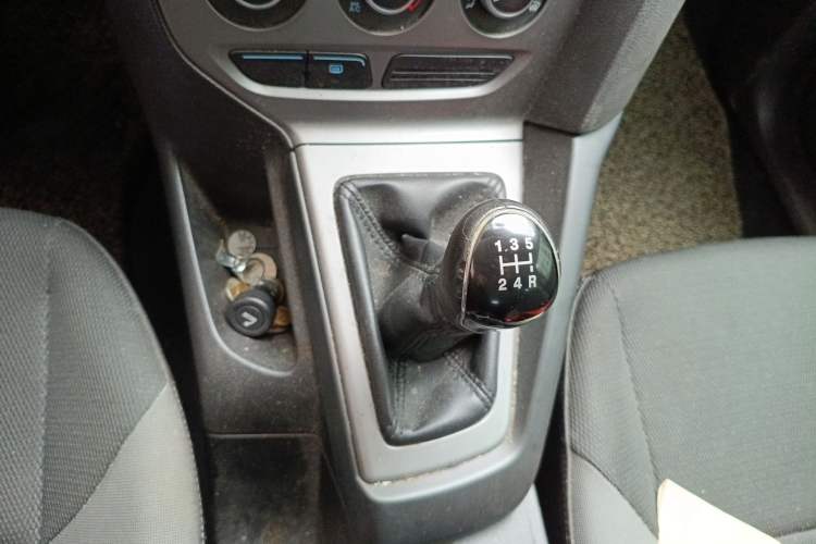 Used Ford Focus 2012 Hatchback 1.6L Manual Comfort Model Gear Lever
