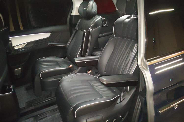 Used Roewe iMAX8 2021 400TGI Supreme Series Prestige Edition Left Rear Seat