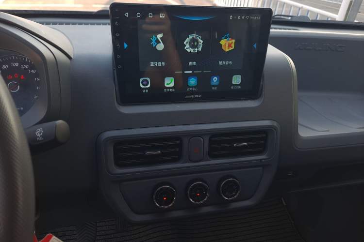 Used Wuling Yangguang 2025 Model 400km Bus Edition—Comfort Edition
