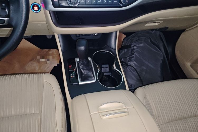 Used Toyota Highlander 2018 2.0T Two-Wheel Drive Elite Edition 7 Seats Emission Standard China V Gear Lever