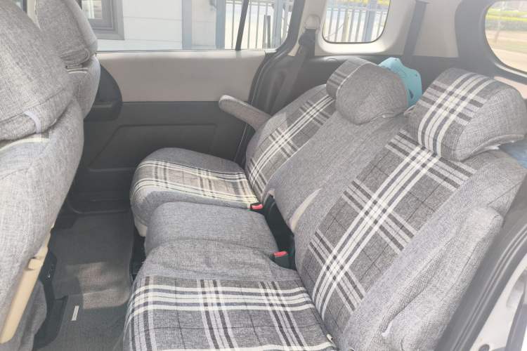 Used Mazda 5 2013 2.0L Automatic Comfort Edition