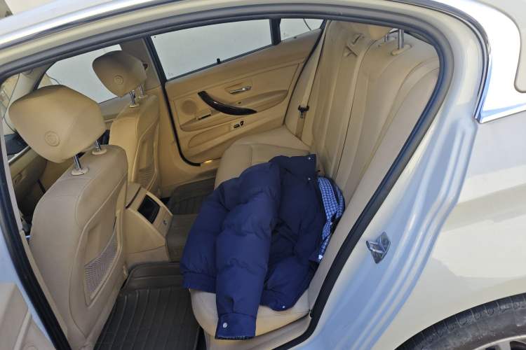 Used BMW 3 Series 2013 320Li Fashion Model Left Rear Seat