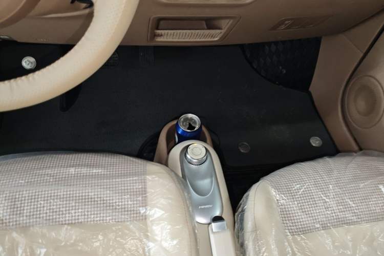 Used Wuling Hongguang MINIEV 2025 Four-Door Version Advanced Edition Gear Lever