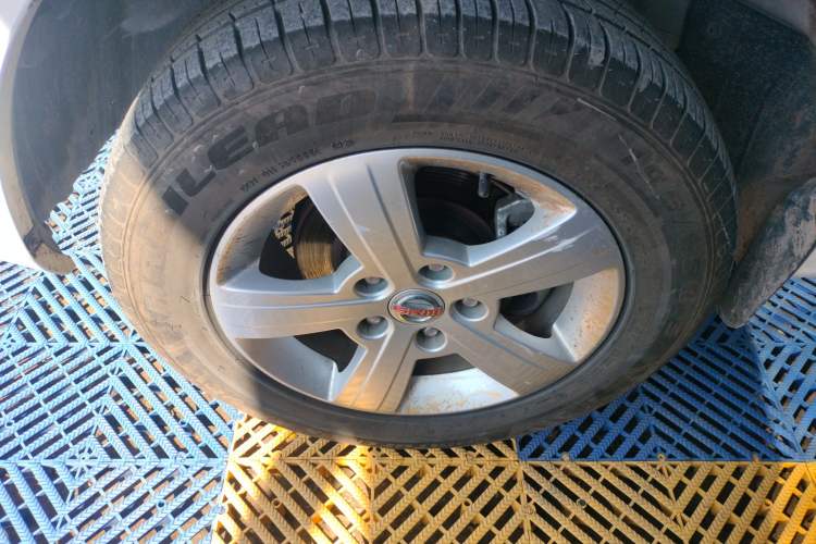 Used Jinbei Gold Hiace 2023 1.5L Passenger Van Travel Lion 9-Seater with Central Air Conditioning