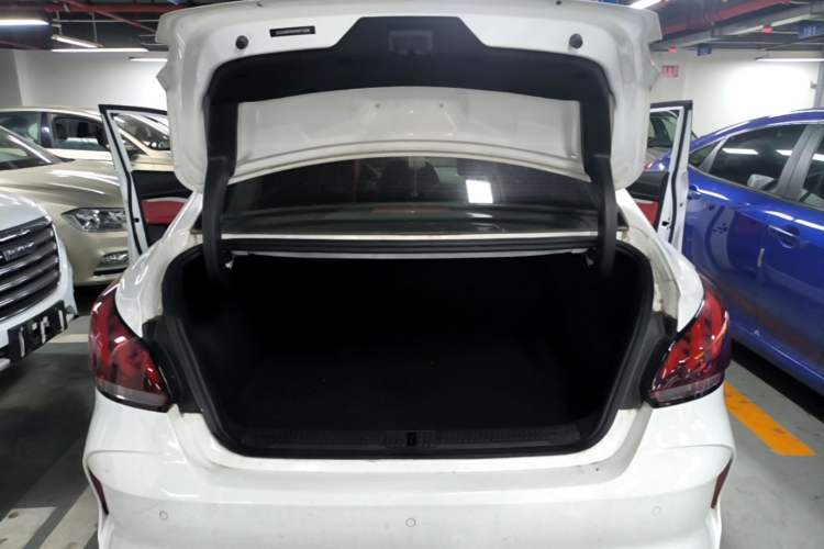 Used MG 5 2021 180 DVVT Manual Youth Luxury Edition
