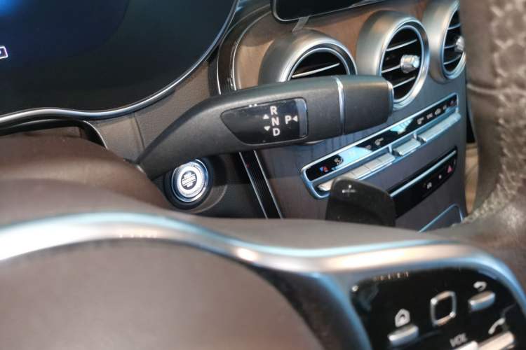 Used Mercedes-Benz GLC 2020 Facelift GLC 260 L 4MATIC Luxury Edition Gear Lever