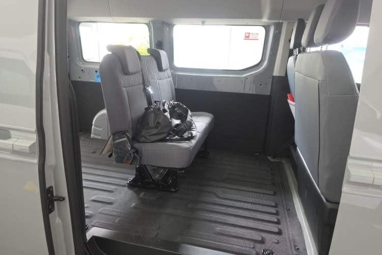 Used Farizon Super VAN 2025 Yucheng Edition, Action-Pak 68kWh Left Rear Seat