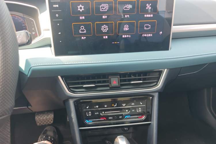 Used Volkswagen Tharu 2024 300TSI Two-Wheel-Drive Moon Luxury Edition Audio And AC Panel