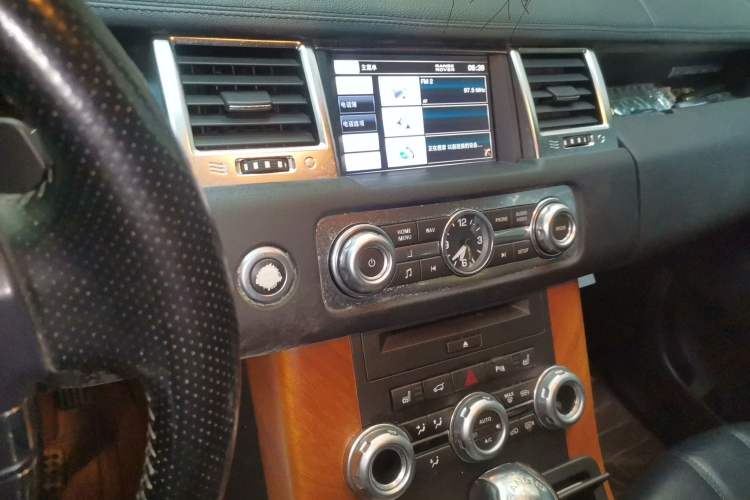 Used Land Rover Range Sport 2011 3.0 TDV6 Diesel Version Audio And AC Panel