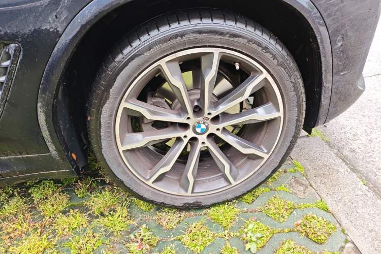 Used BMW X3 2023 xDrive30i Leading Model M Night Edition Package Right Front Wheel Hub