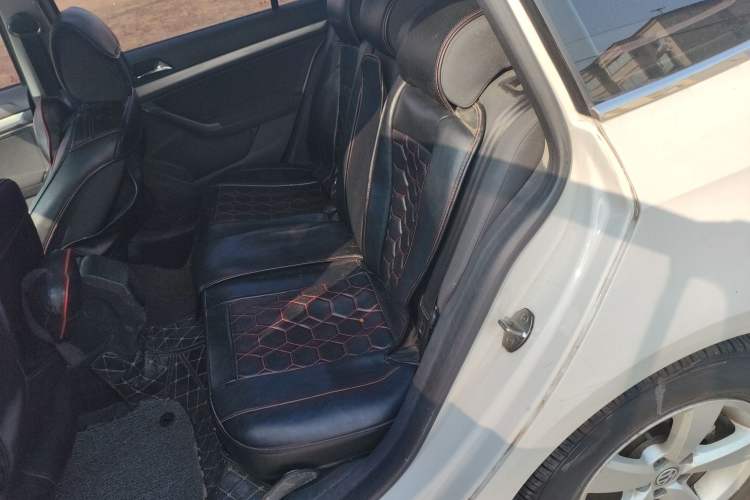 Used Volkswagen Gran Lavida 2015 1.6L Manual Fashion Edition
