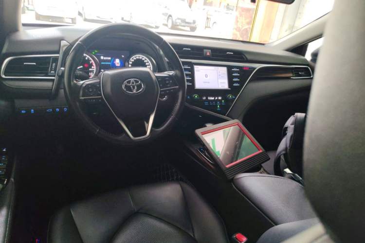 Used Toyota Camry 2018 2.0G Luxury Edition Center Console