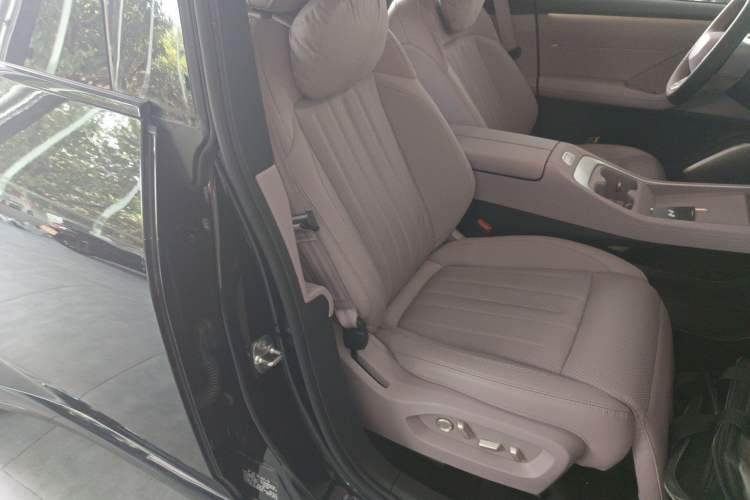 Used ONVO L60 2024 60 kWh Rear-Drive Version
