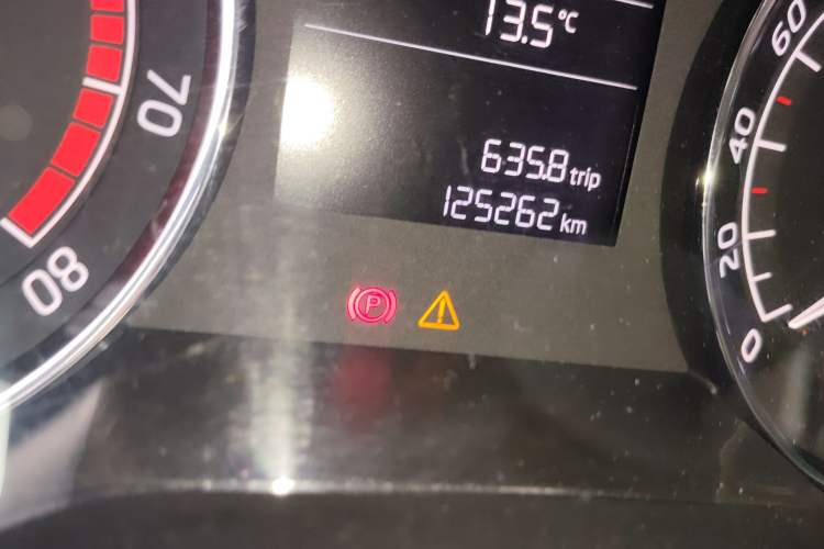 Used Skoda Superb 2016 TSI280 DSG Advanced Edition Odometer Close Up