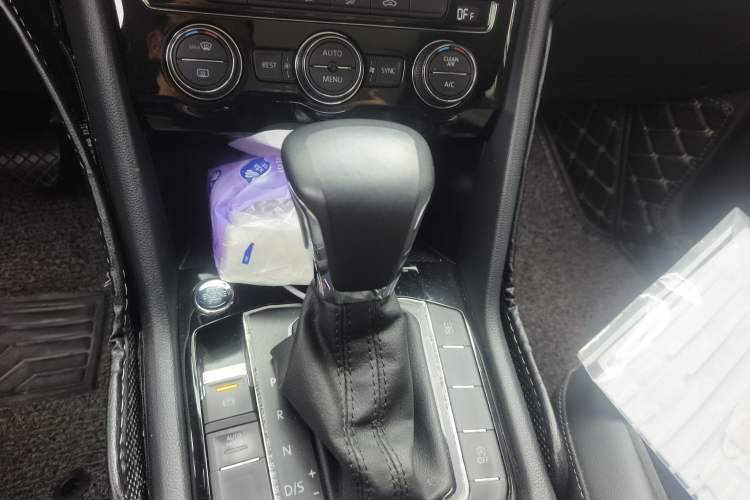 Used Volkswagen Tiguan L 2019 330TSI Automatic Two-Wheel Drive Panoramic Comfort Edition China VI Standard