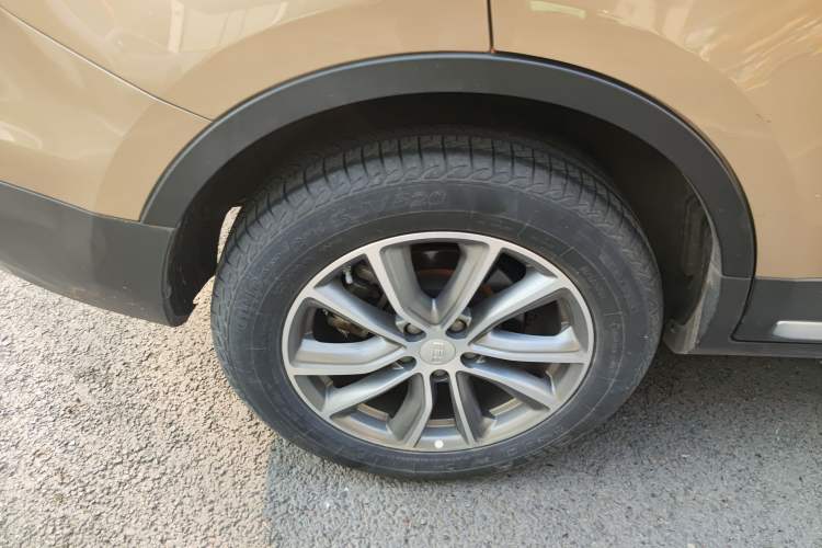 Used Geely Auto Emgrand X7 Sport 2018 1.8TD Automatic Two-Wheel Drive Smart Connect 4G Internet Edition Right Rear Wheel Hub