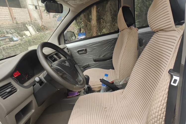 Used Wuling Rongguang V 2015 1.2L Practical Model
