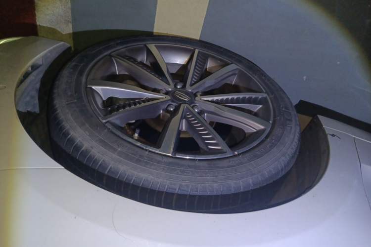 Used Geely Auto Emgrand GT New Energy 2018 1.5T PHEV Yao Ling Edition Right Front Wheel Hub