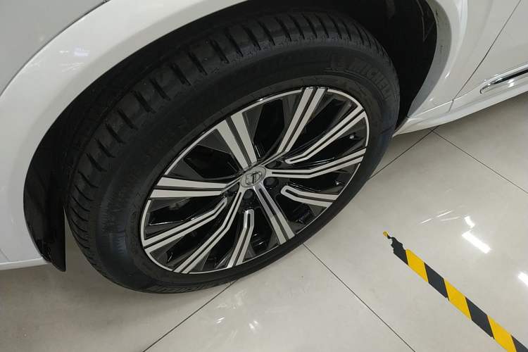 Used Volvo XC90 2021 B6 Luxury Smart Edition 7-Seater Left Front Wheel Hub