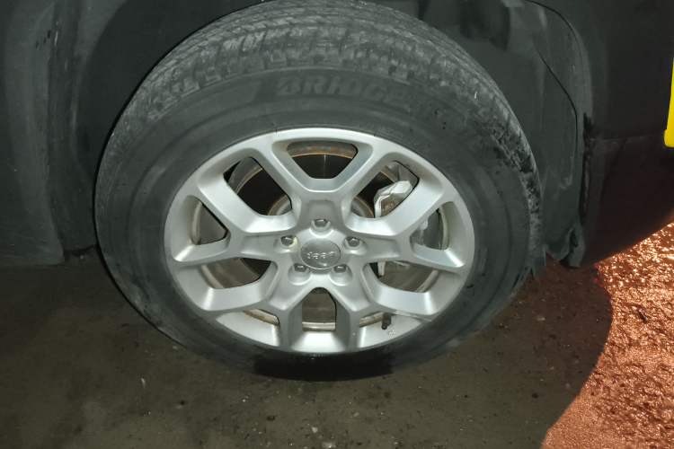 Used Jeep Renegade 2017 180T Automatic High-Energy Version Right Front Wheel Hub