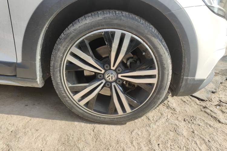 Used Volkswagen Touran 2018 Volkswagen Touran L 280TSI DSG Boundary Edition 7 Seats China V Emission Standard Right Front Wheel Hub