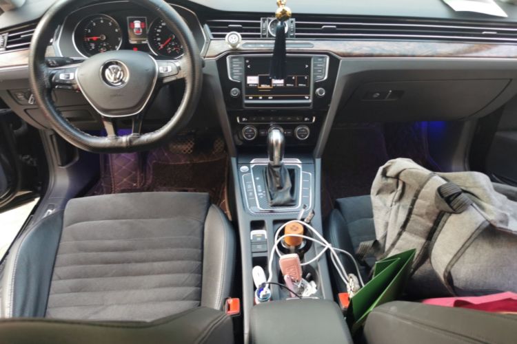 Used Volkswagen Magotan 2017 330TSI DSG Luxury Model Center Console
