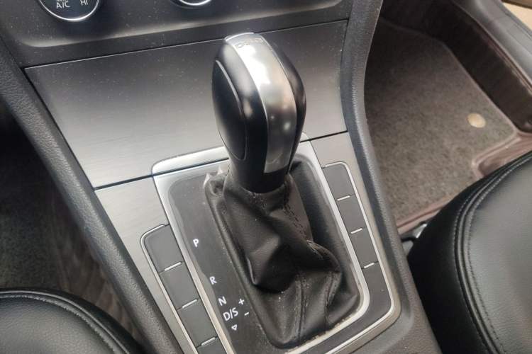 Used Volkswagen Golf 2016 230TSI Automatic Comfort Version
