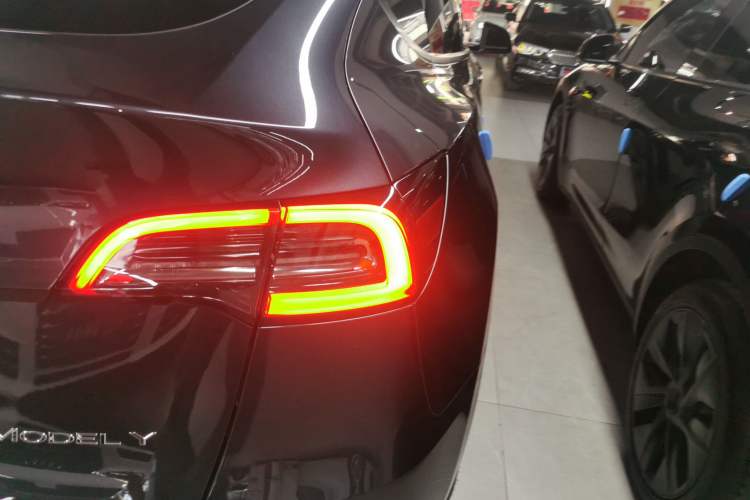 Used Tesla Model Y 2024 Rear-Wheel-Drive Version Right Rear Taillight