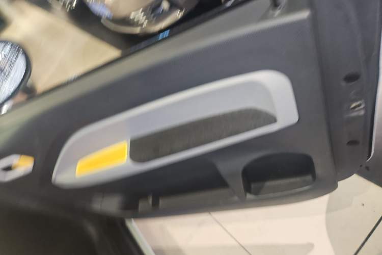 Used Chery New Energy QQ Ice Cream 2022 170km Sundae Phosphate Lithium-Ion Right Front Door Interior