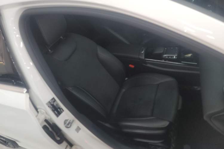 Used Mercedes-Benz A-Class 2022 Revised Version A 200 L Sport Sedan Fashionable Style Right Front Seat