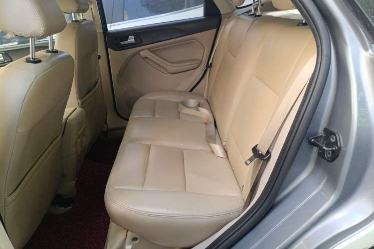 Used Ford Focus 2011 Hatchback 1.8L Automatic Fashion Edition
