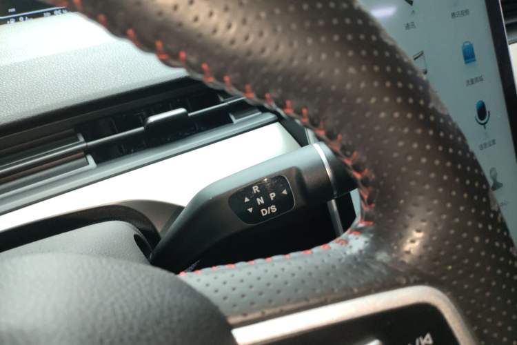 Used NETA V 2022 Chao 300 Lite Lithium Iron Phosphate Gear Lever