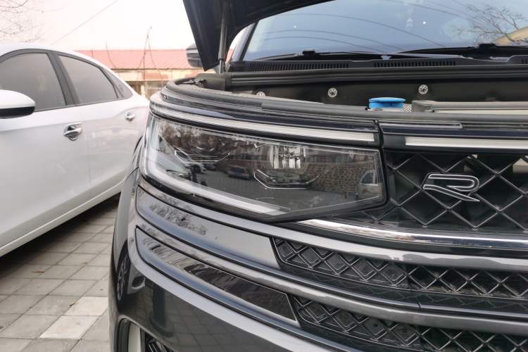 Used Volkswagen Tavendor 2024 380TSI All-Wheel-Drive R-Line Cruise Premium Edition