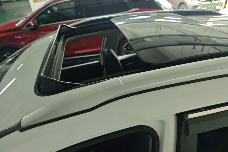 Used BYD Yuan New Energy 2019 EV360 Smart Connect Enjoyment Model Roof