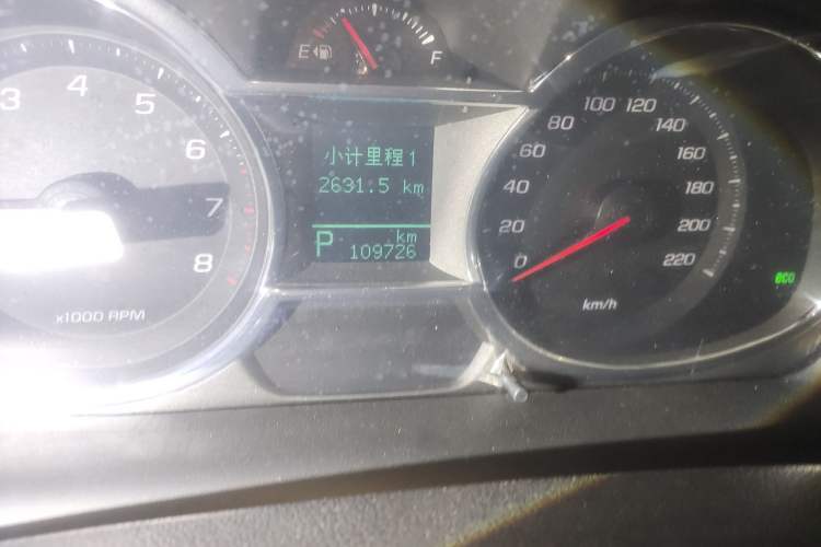 Used Chevrolet Captiva 2015 2.4L 4x4 Flagship Edition 7-Seater Odometer Close Up