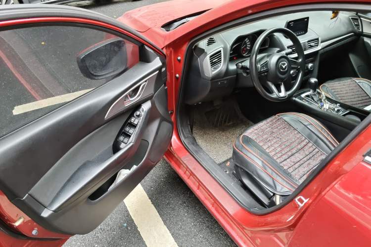 Used Mazda 3 Axela 2017 Sedan 1.5L Automatic Luxury Model Emission Standard China V Driver Seat