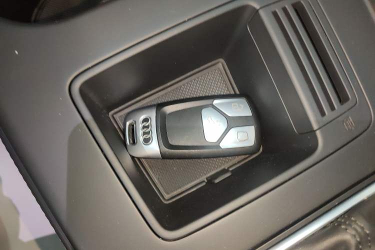 Used Audi A4L 2020 40 TFSI Luxury Prestige Edition Vehicle Key