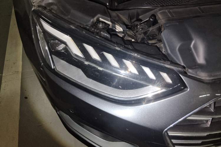 Used Audi A4L 2020 40 TFSI Fashionable and Elegant Model Right Front Headlight