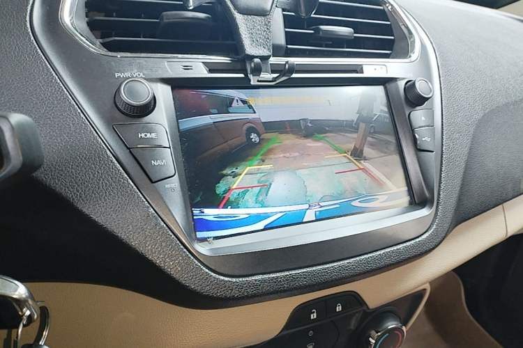 Used Ford Escort 2015 1.5L Automatic Comfort Edition Audio And AC Panel