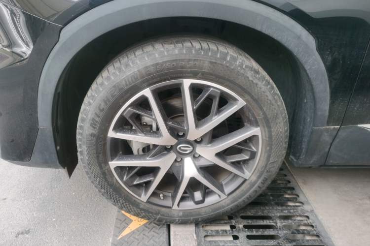 Used GAC Trumpchi GS8 2022 Linghang Series 2.0 TGDI Two-Wheel-Drive Luxury Smart Connectivity Version (7 Seats) Left Front Wheel Hub