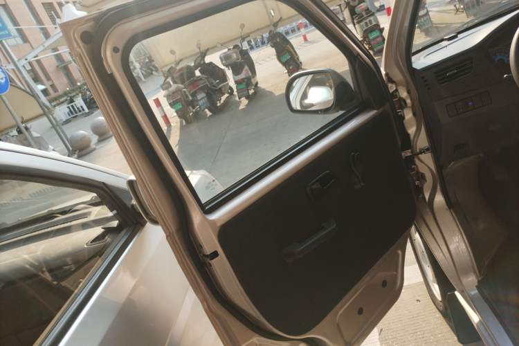 Used Jinbei Hiace X30 2023 1.5L Super-Comfortable Passenger Van 5/6/7-Seater Non-Air-Conditioned Version Model SWC15M Interior 7