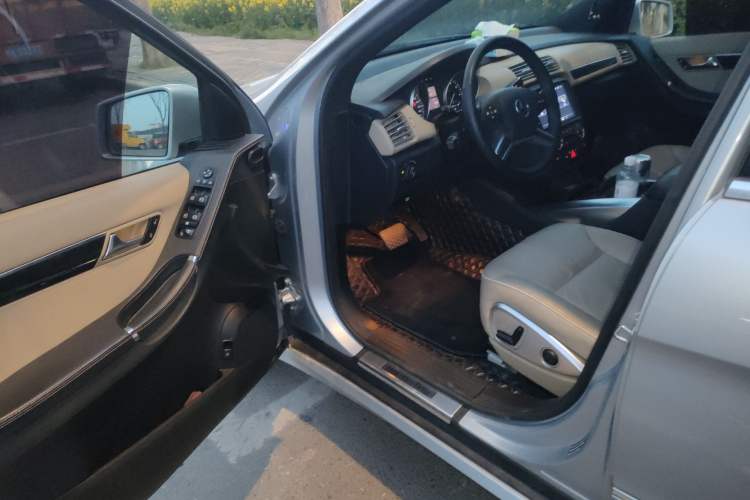 Used Mercedes-Benz R-Class 2014 R 400 4MATIC Business Model Driver Seat