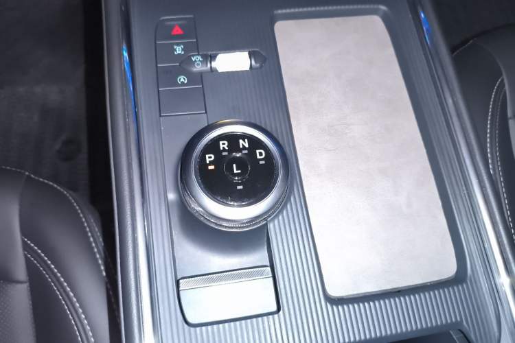 Used Ford Mondeo 2025 2.0T EcoBoost Luxury Version Gear Lever