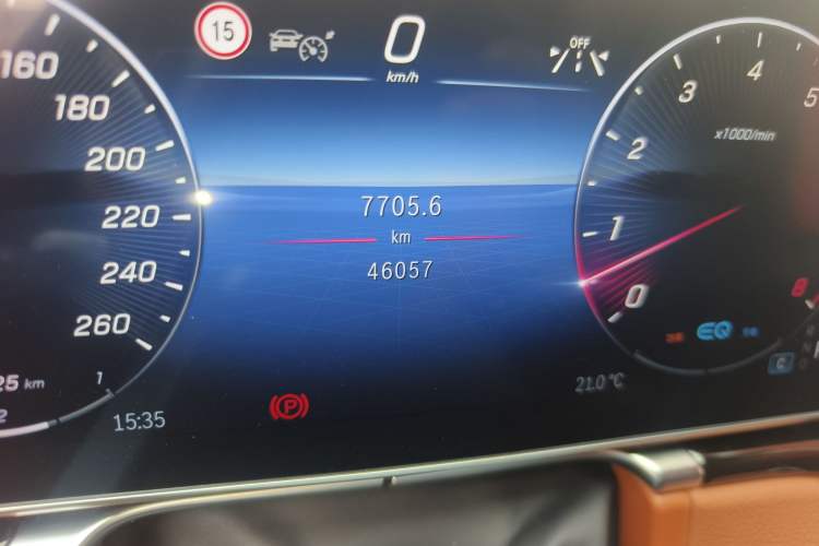 Used Mercedes-Benz S-Class 2022 S 400 L Business Model Odometer Close Up