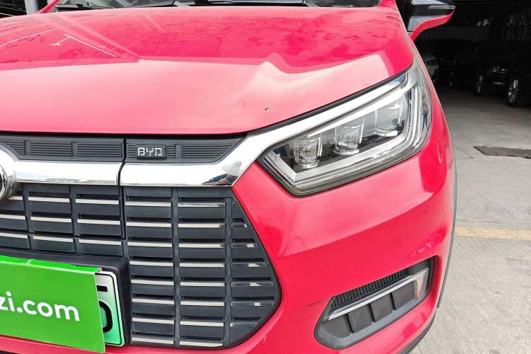 Used BYD Yuan New Energy 2019 EV535 Smart Connect Trendsetting Model
