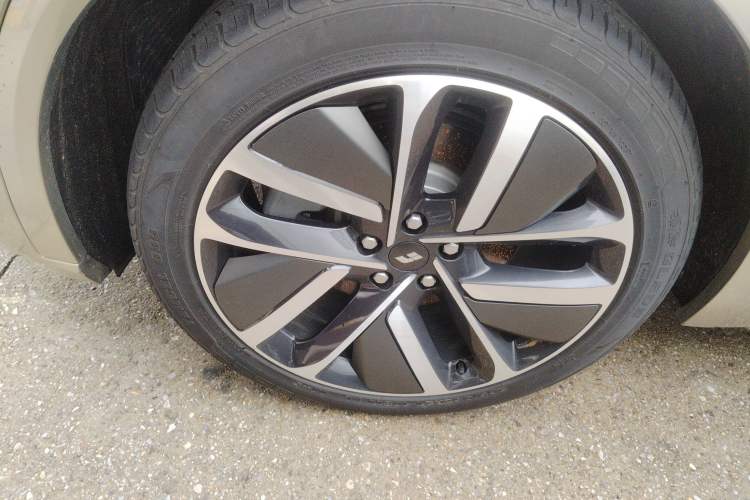 Used Li Auto L9 2022 Max model Exterior 4