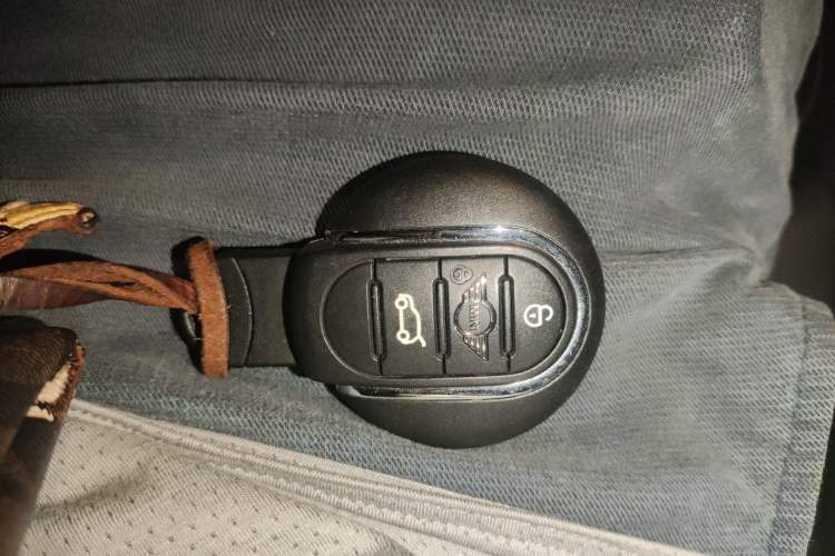 Used MINI 2023 1.5T COOPER Artist Five-Door Edition Vehicle Key