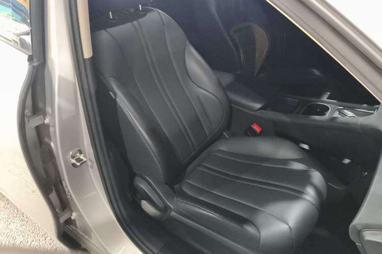 Used Roewe D7 2025 EV 510km Rear-Drive Navigation Edition Right Front Seat