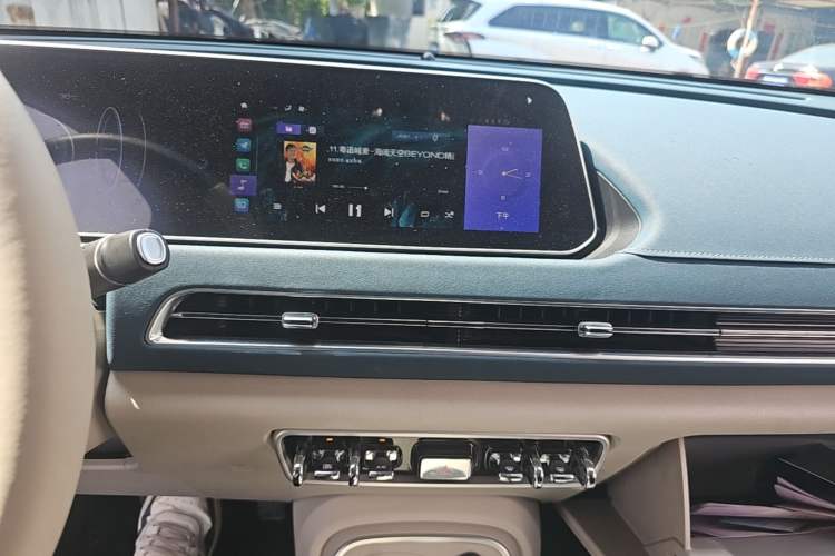 Used ORA Good Cat 2023 401 km Standard Range Prestige Version Lithium Iron Phosphate
